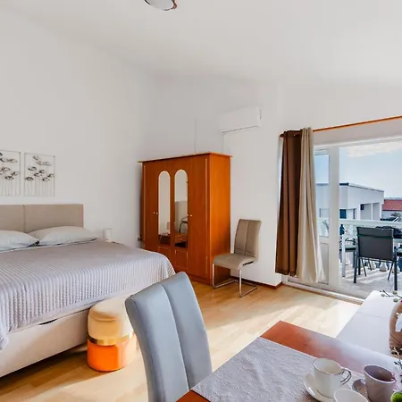 Apartment Papic Vrsi